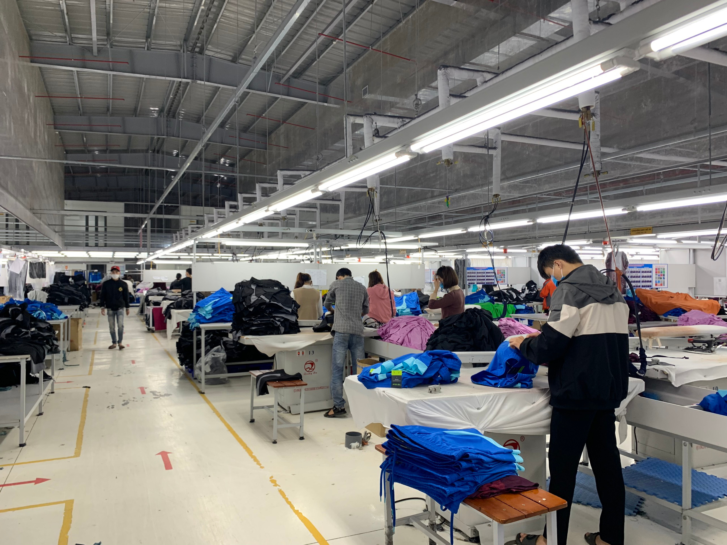 Sportswear manufacturers outlet